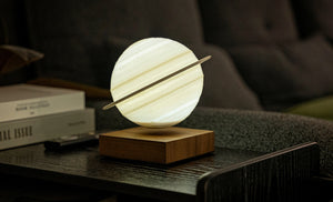 Lampe Saturne en lévitation